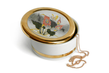 Closed casket with jewellery