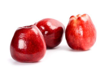 Fototapeta na wymiar three red apples
