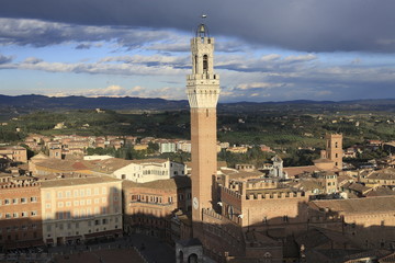 Fototapeta na wymiar Siena wieża