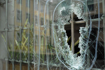 Eingeschlagenen Fensterscheibe