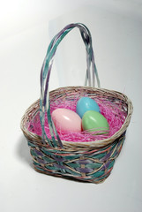 Ostereier im Korb