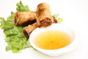 Nems avec sauce pimentée