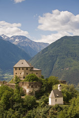 Fototapeta na wymiar Schloss Annaberg im Vinschgau