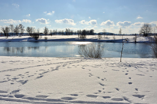 Schneespuren zum Eissee