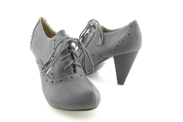 Escarpins &agrave; talons gris en cuir