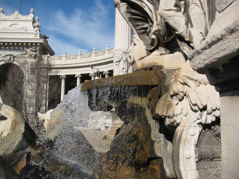 statue et fontaine