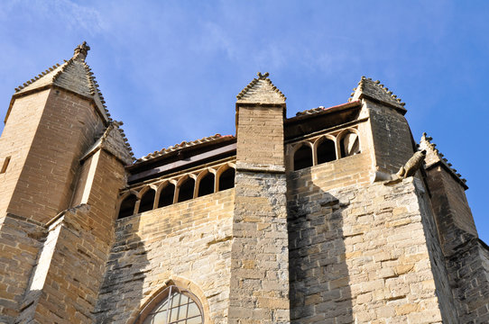 Iglesia-fortaleza en Pamplona
