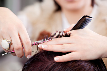 haarschnitt beim friseur