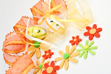 Osterdekoration mit Filzblumen