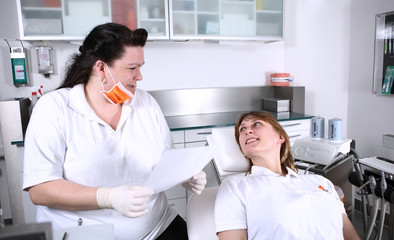 Fototapeta premium Ärztin Patientin Gespräch