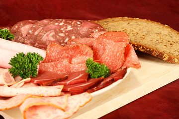 Frisches Brot mit Wurst