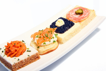 Petit plateau de canapés apéro