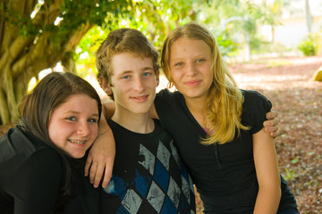 Obraz premium relaxing siblings