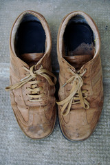 paire de chaussures usagée
