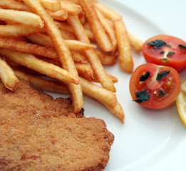 Schnitzel mit Pommes