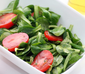 Feldsalat mit Tomaten