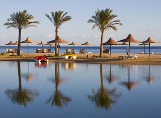 Foto op Plexiglas Strand op een zonnige dag. Hurghada-stad in Egypte. © OlegD