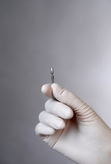 Naklejka premium doctor hand with dental implant