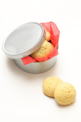 Cookies in a round box