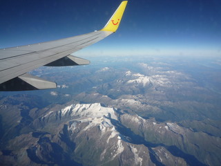 Fototapeta na wymiar Flug über die Alpen