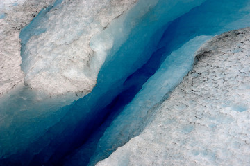 Abgrundtief Blau