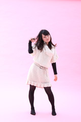 日本人女性の髪くねくね