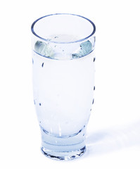 glas of ice water