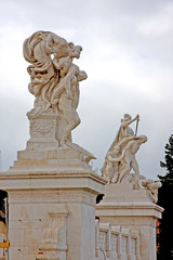 Fototapeta na wymiar Statues on building Piazza Venezia in Rome