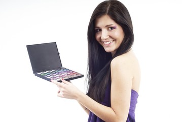 Naklejka premium a nice woman holding an eyeshadow set