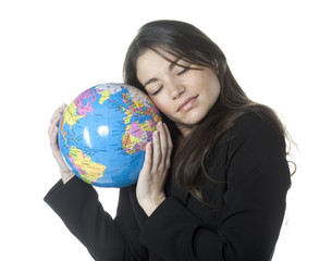 jeune femme d'ffaires soin de la planète terre