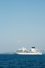 Obraz na płótnie Canvas cruise ship