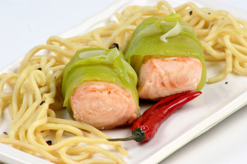 grilled salmon in organic leek and spaghetti