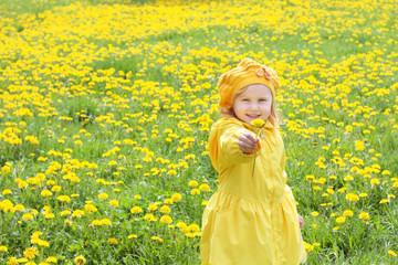 Fototapeta premium little girl with flowers