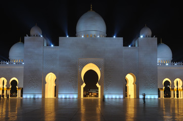 Sheikh Zayed Mosque at night. Abu Dhabi, UAE