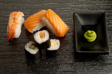 sushi misto con wasabi