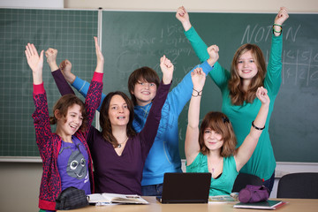 jubelnde schulkinder