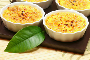 Creme brulee with leaf