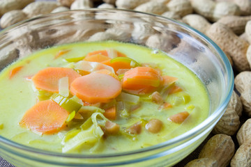 Afrikanische Erdnuss Lauch Suppe