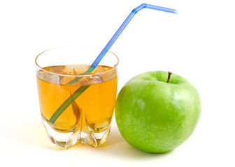 green apple and a glass of apple juice