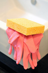 Gants et éponge