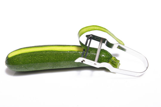 &Eacute;pluchage courgette