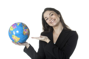 jeune femme d'affaires présentation de la terre
