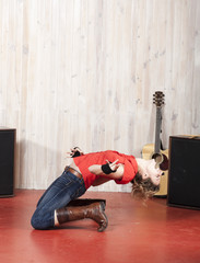 chanteuse en mouvement