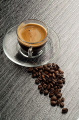 tazza di caffe' con chicchi