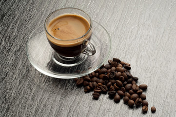 tazza di caffe' con chicchi