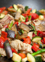 Poêlée de légumes poulet.