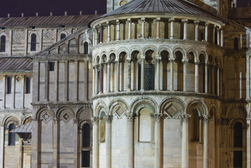 Fototapeta na wymiar Piza, Katedra św Założenie, apsydą i transept