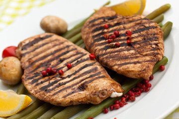 Grilled turkey fillet and green beans,vegetable salad