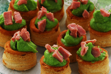 Vol au vent ai piselli e prosciutto - Antipasti