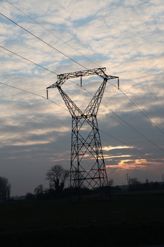pylone &eacute;l&eacute;ctrique
